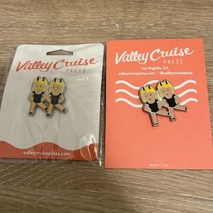 NWT Valley Cruise Press Emoji Girls Pin